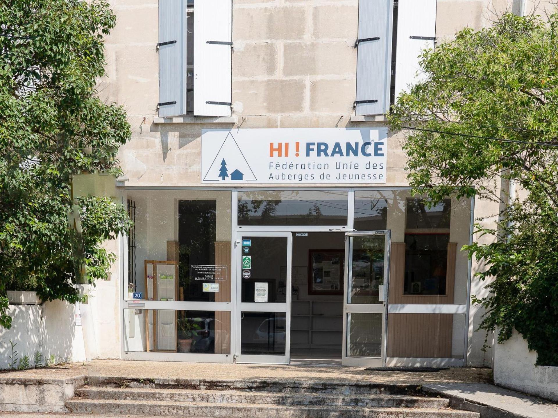 Auberge De Jeunesse Hi อาร์ลส์ ภายนอก รูปภาพ